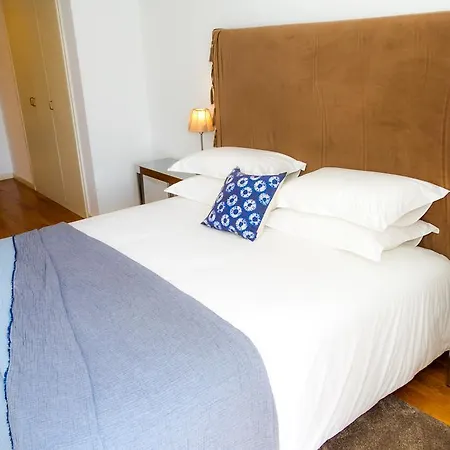 Liiiving In Foz River View Apartment