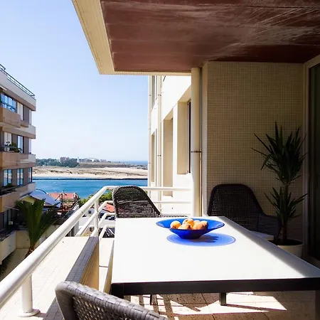 Liiiving In Foz River View Apartment